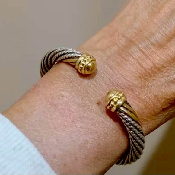 VAHAN Jewelry - Excellent condition, preowned 14K gold and SS Alwand Vahan cuff bracelet.